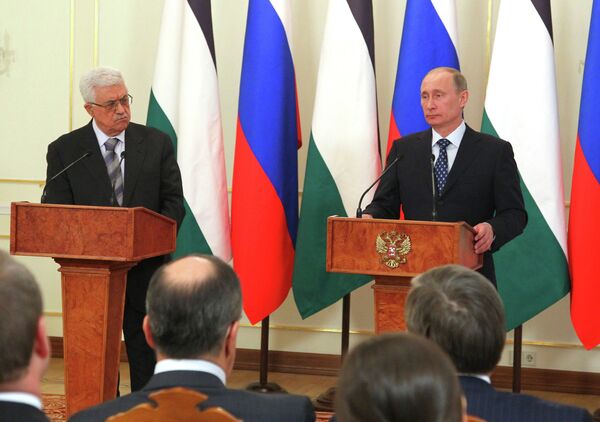 Palestinian President Mahmoud Abbas with Russian President Vladimir Putin - Sputnik International