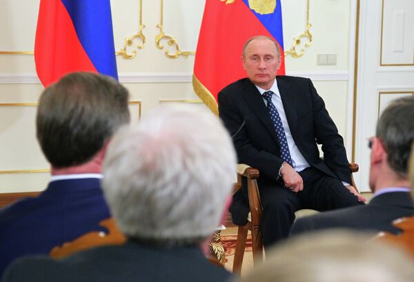 Russian President Vladimir Putin Backs Idea of Schoolbook on Russian Military History - Sputnik International