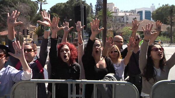 Hundreds Protest Near Presidential Palace in Nicosia - Sputnik International