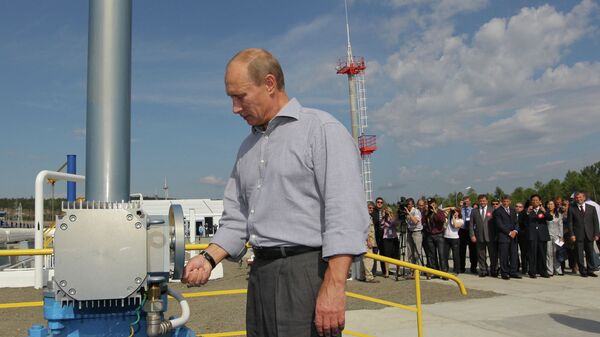 Vladimir Putin launches the Russian section of the Russian-China oil pipeline in 2010 - Sputnik International