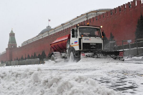 Moscow Mobilizes Clean-Up Crews After Heavy Snowstorm - Sputnik International