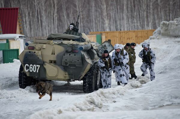 Special Police Forces Show Off in the Snow - Sputnik International