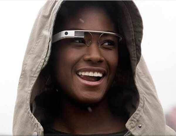 Google Glass, which is slated for release next year, will display images on the lens. - Sputnik International