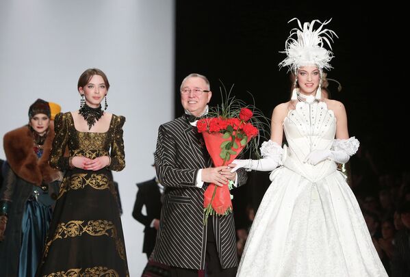 Nostalgia for retro: Zaitsev at the opening of Mercedes-Benz Fashion Week - Sputnik International