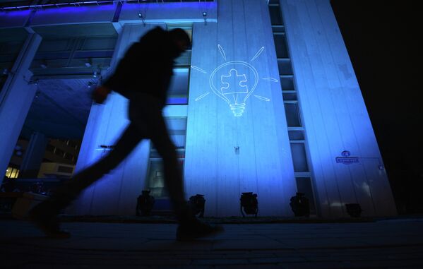 Light It Up Blue Campaign in Moscow - Sputnik International
