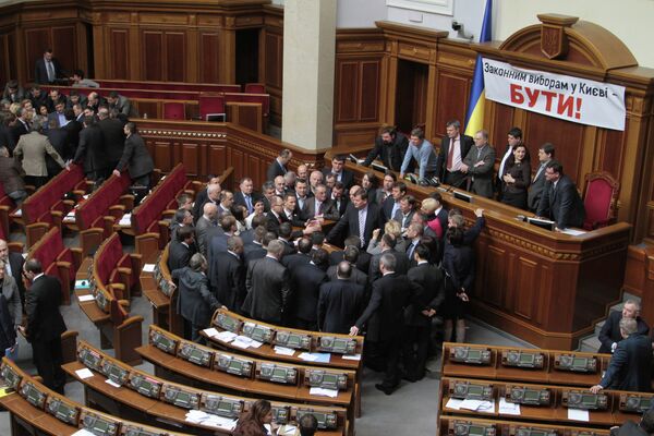 Ukraine MPs Vote to Hold Sessions Outside Rada - Sputnik International