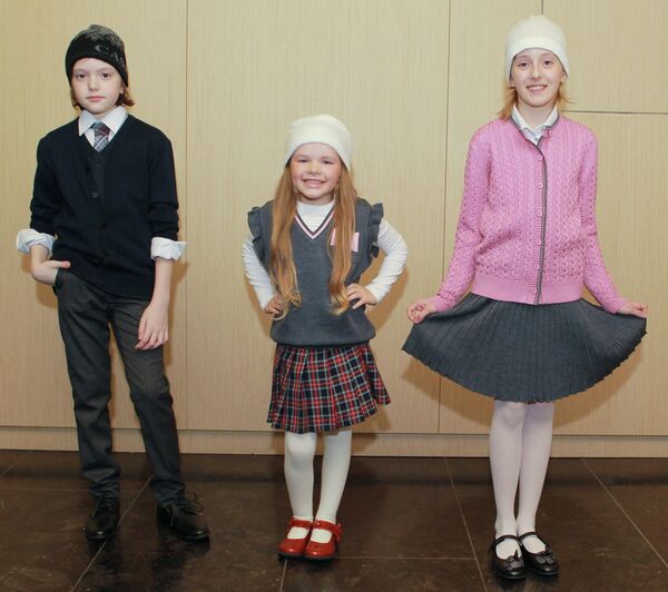 Vyacheslav Zaitsev showcases school uniform collection - Sputnik International