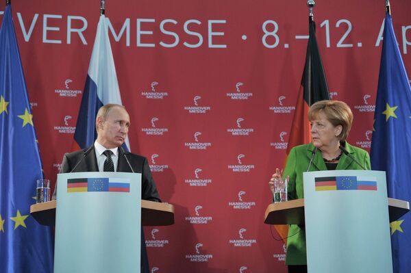 Vladimir Putin and Angela Merkel - Sputnik International