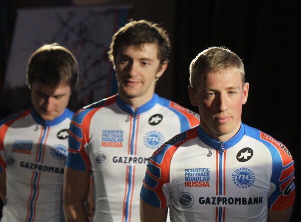 Russian cycling team RusVelo (L-R: Artur Ershov, Valery Kaykov, Ivan Savitskiy) - Sputnik International
