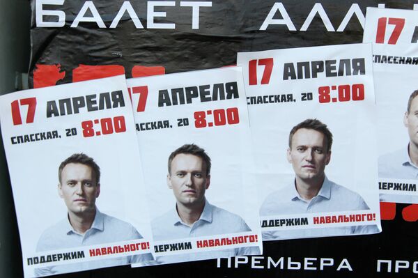 Posters in Kirov calling to support Alexei Navalny. Click photo to go to a full timeline of the case. Posters in Kirov calling to support Alexei Navalny. Click photo to go to a full timeline of the case. - Sputnik International