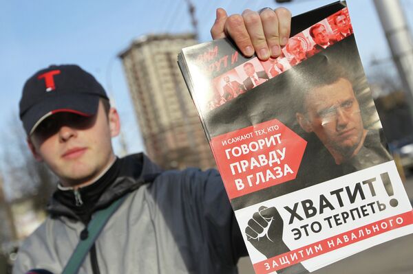 Navalny supporters in Kirov the day before trial. Click photo to go to a full timeline of the case. Navalny supporters in Kirov the day before trial. Click photo to go to a full timeline of the case. - Sputnik International
