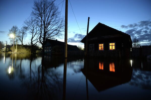 Flooded houses in Novgorod Region villages - Sputnik International