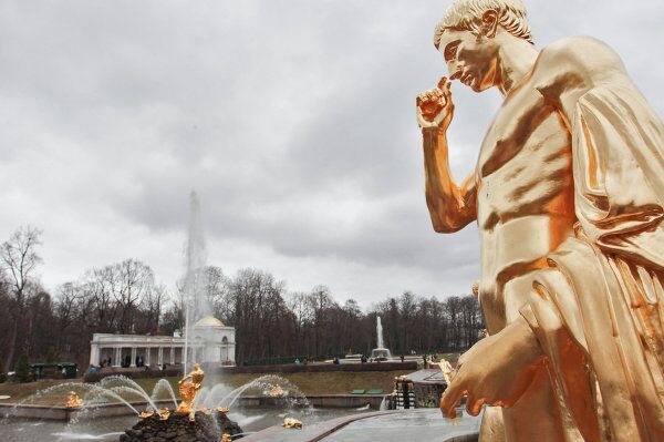 Fountain Season in Peterhof Gets Underway - Sputnik International