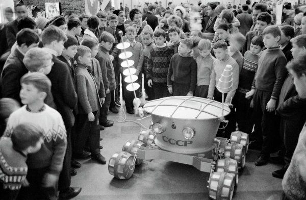 RIA Novosti Photos Tell the Story of Soviet and Russian Robot Technology - Sputnik International