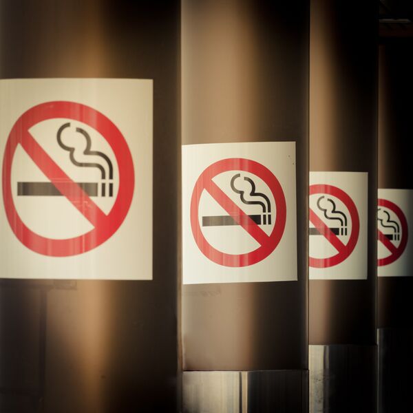 Duma to Approve Public Smoking Fines by Mid-July - Sputnik International