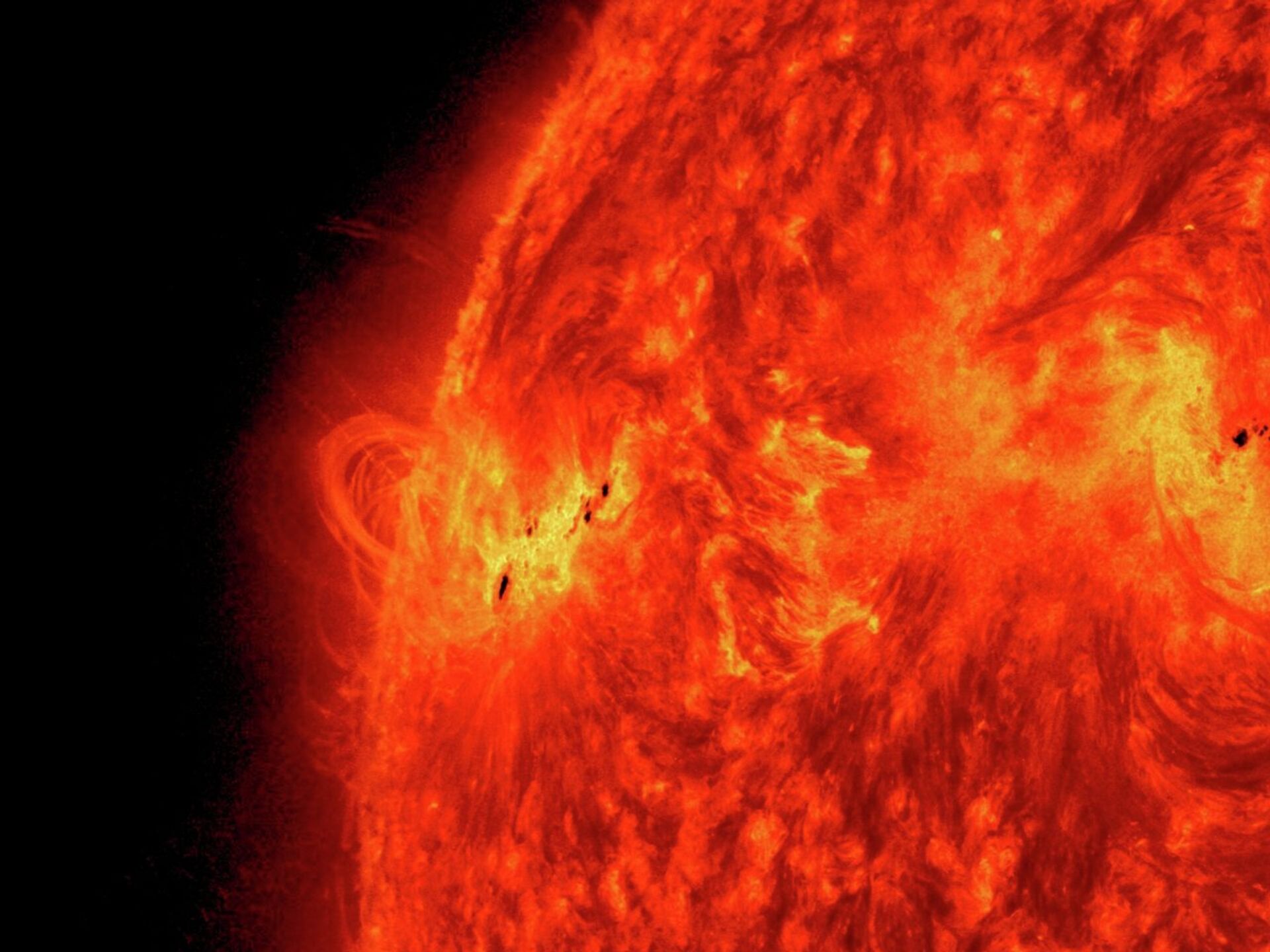 Мощные проявления солнечной активности. Спикулы в хромосфере. Спикулы солнца. Солнечная активность. Вспышки на солнце.