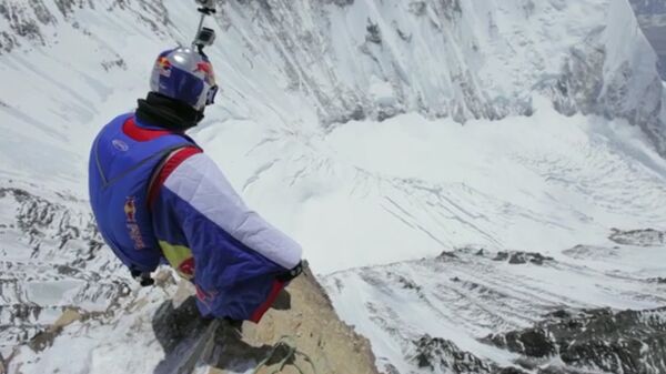 Russian Jumper Dives Off Mt. Everest in Record-Breaking Leap - Sputnik International
