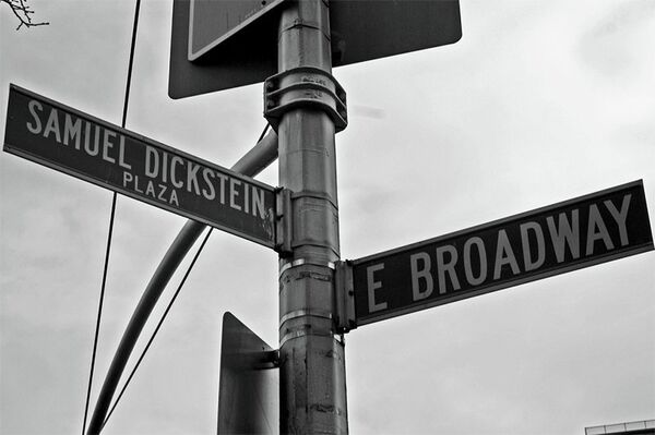 The Samuel Dickstein Plaza has become a source of contention for those who say the street sign is too great an honor for a former Soviet spy. - Sputnik International