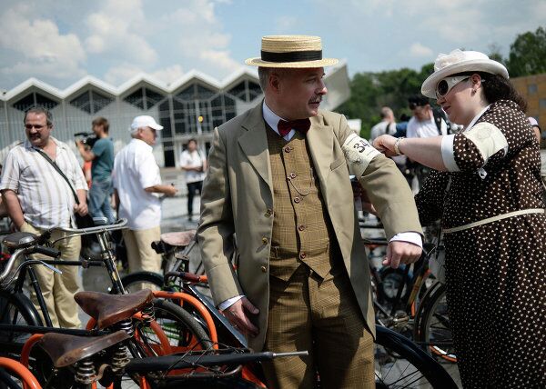 Russia’s first vintage bike ride held in Moscow’s Sokolniki Park - Sputnik International