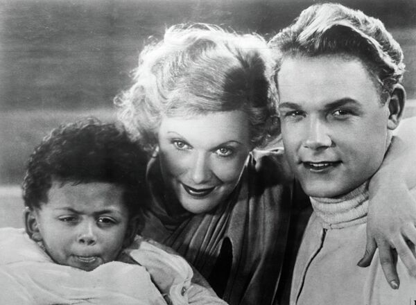 Lloyd Patterson's son, Jim, was a child star alongside Lyubov Orlova and Sergei Stolyarov in “The Circus.” - Sputnik International
