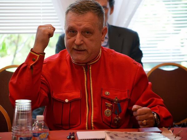 Sergei Tsapenko makes a point during a speech at the meeting of the Russian Compatriots in America - Sputnik International