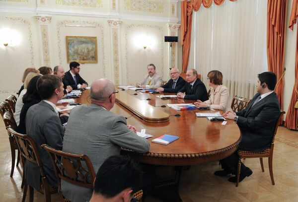 Vladimir Putin at a meeting with representatives of the Civil 20 Summit - Sputnik International