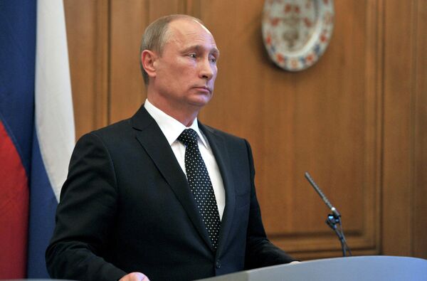 Russian Arms Supplies to Syria ‘No Breach of Law’ - Putin - Sputnik International