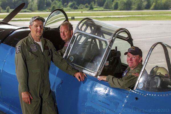 Left to right: Mark Kandianis, who will fly the support aircraft, Alan Anders and Jeff Geer - Sputnik International