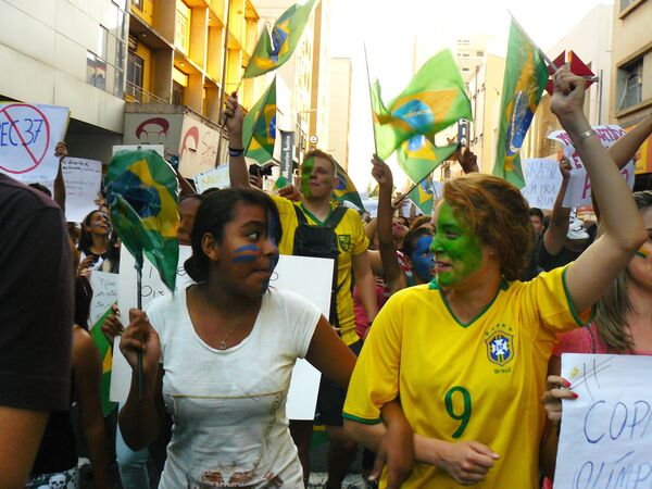 Brazilian protestors - Sputnik International