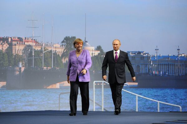 Putin, Merkel Say Controversial Museum Visit to Go Ahead - Sputnik International