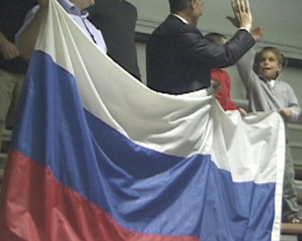 Father and son celebrate as Russia scores Father and son celebrate as Russia scores - Sputnik International