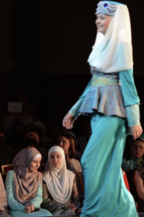 Kazan Hosts Islamic Clothing Festival - Sputnik International