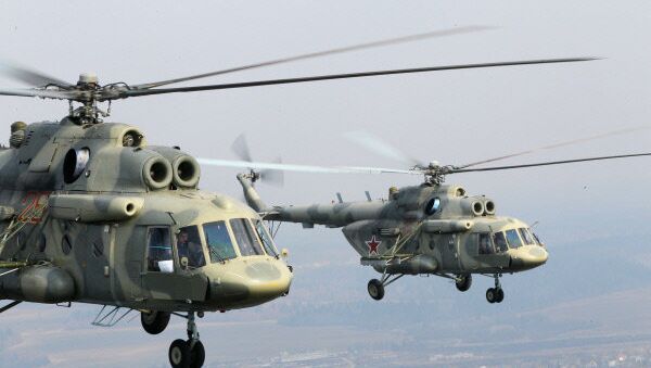 Russia's MI-17 helicopters flying above Moscow - Sputnik International