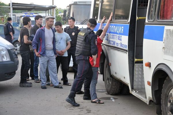 2,500 Detained As Sobyanin Calls For Tighter Migration Rules - Sputnik International