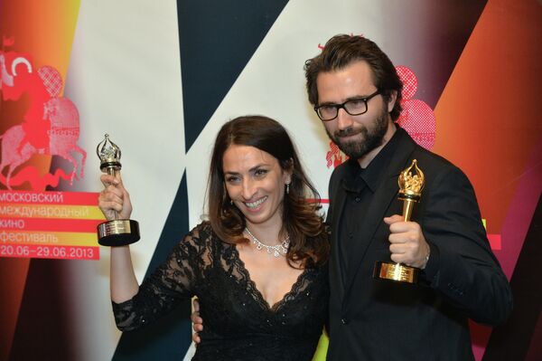 Jale Arıkan (best actress) and Erdem Tepegöz (best film prize) at the 35th Moscow International Film Festival - Sputnik International