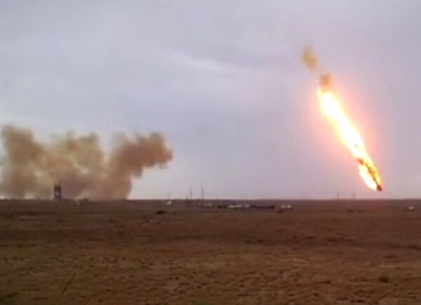 The Russian rocket is seen here falling from the sky. - Sputnik International