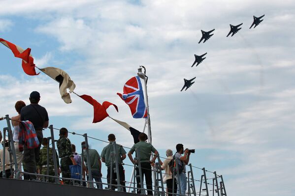 Aerobatic Display Teams at Maritime Defense Show in St. Petersburg - Sputnik International