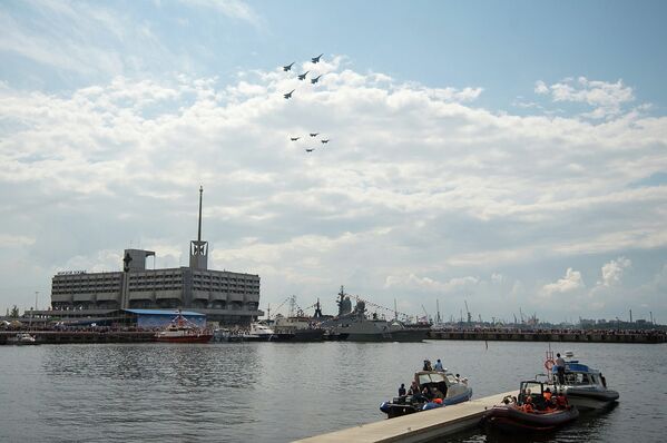Aerobatic Display Teams at Maritime Defense Show in St. Petersburg - Sputnik International
