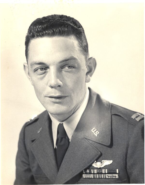 US Air Force pilot Capt. Harry Moore, who was shot down over Korea in 1951. - Sputnik International