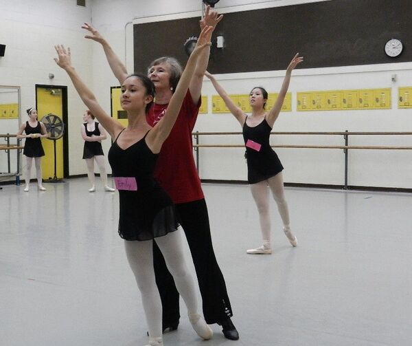 Bolshoi Ballet instruction includes work on upper body and facial expressions. Bolshoi Ballet instruction includes work on upper body and facial expressions. - Sputnik International