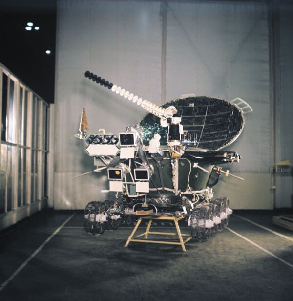 The Lunokhod 2, the second Soviet remote-controlled unmanned rover, photographed in 1973 - Sputnik International