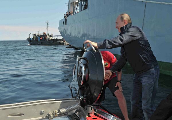 Putin Takes ‘Subsea Limousine’ to Sunken Ship in Baltic Sea - Sputnik International