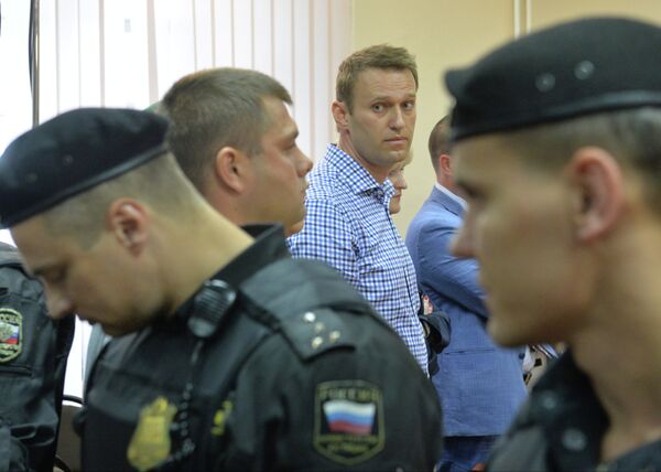 Russian Stock Market Nosedives on Navalny Verdict - Sputnik International