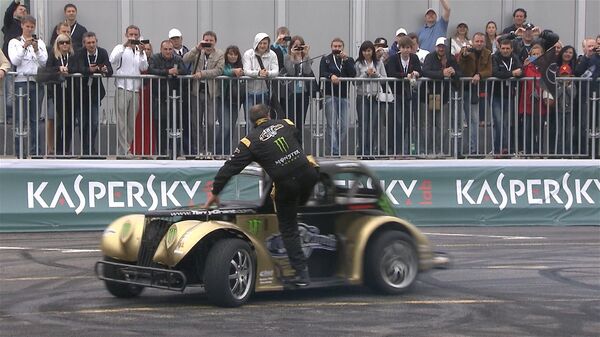 Moscow City Racing: Waltzing Sports Cars and Speed Stunts - Sputnik International