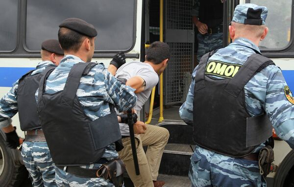 Moscow Police Detain Hundreds in Sweep Checks of Markets - Sputnik International