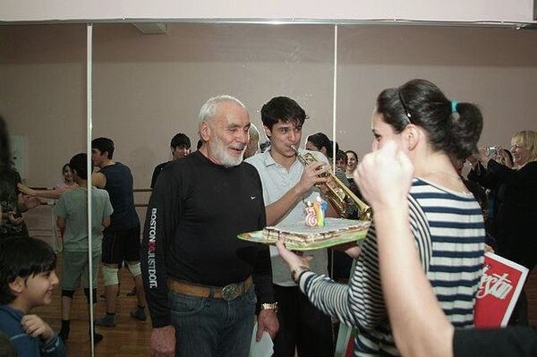 LezginkaNYC dancers celebrate not just performances but life milestones, including Anatoliy Vartanian’s 75th birthday in 2011. LezginkaNYC dancers celebrate not just performances but life milestones, including Anatoliy Vartanian’s 75th birthday in 2011. - Sputnik International