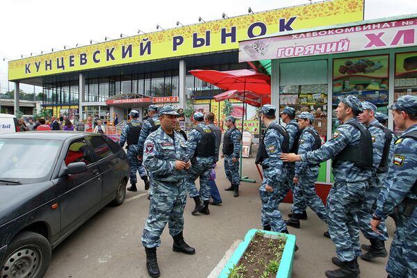Moscow Police Detain 1,200 Illegal Migrants from Vietnam - Sputnik International