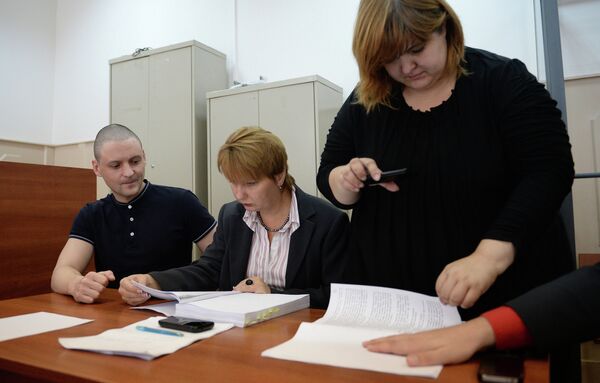Moscow Court Extends House Arrest of Opposition Leader Udaltsov (left) - Sputnik International