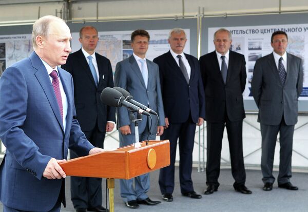 Putin Hopes for More Private Investment in Roads, Railways - Sputnik International