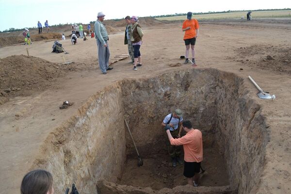 Ancient Treasures Found at Russian Nomad's Burial Site – Historian - Sputnik International